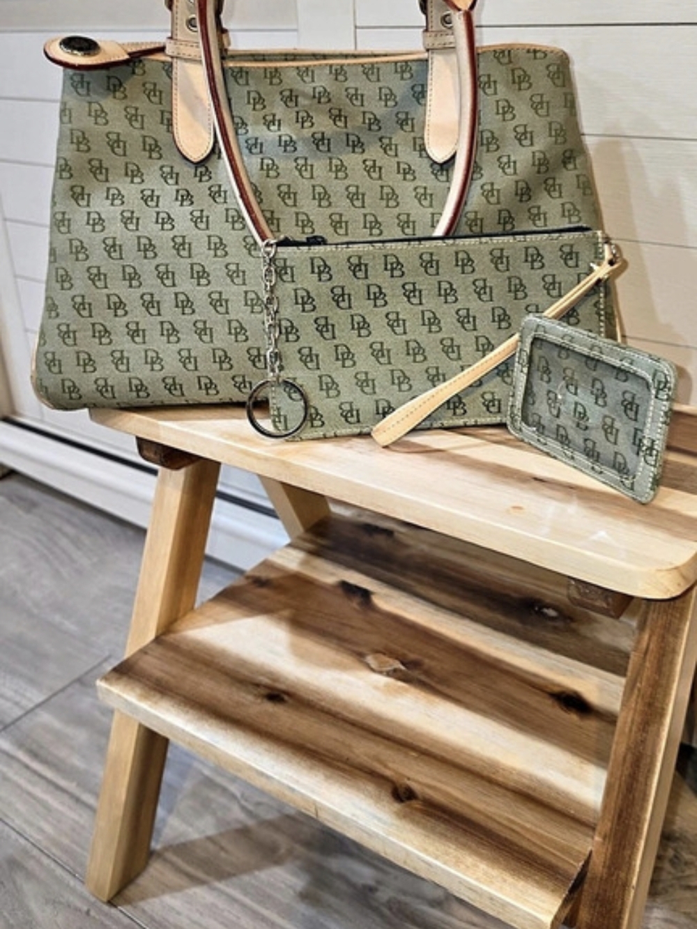💯 Authentic Dooney & Bourke DB Monogram Canvas Tote Bag Set Green & Beige